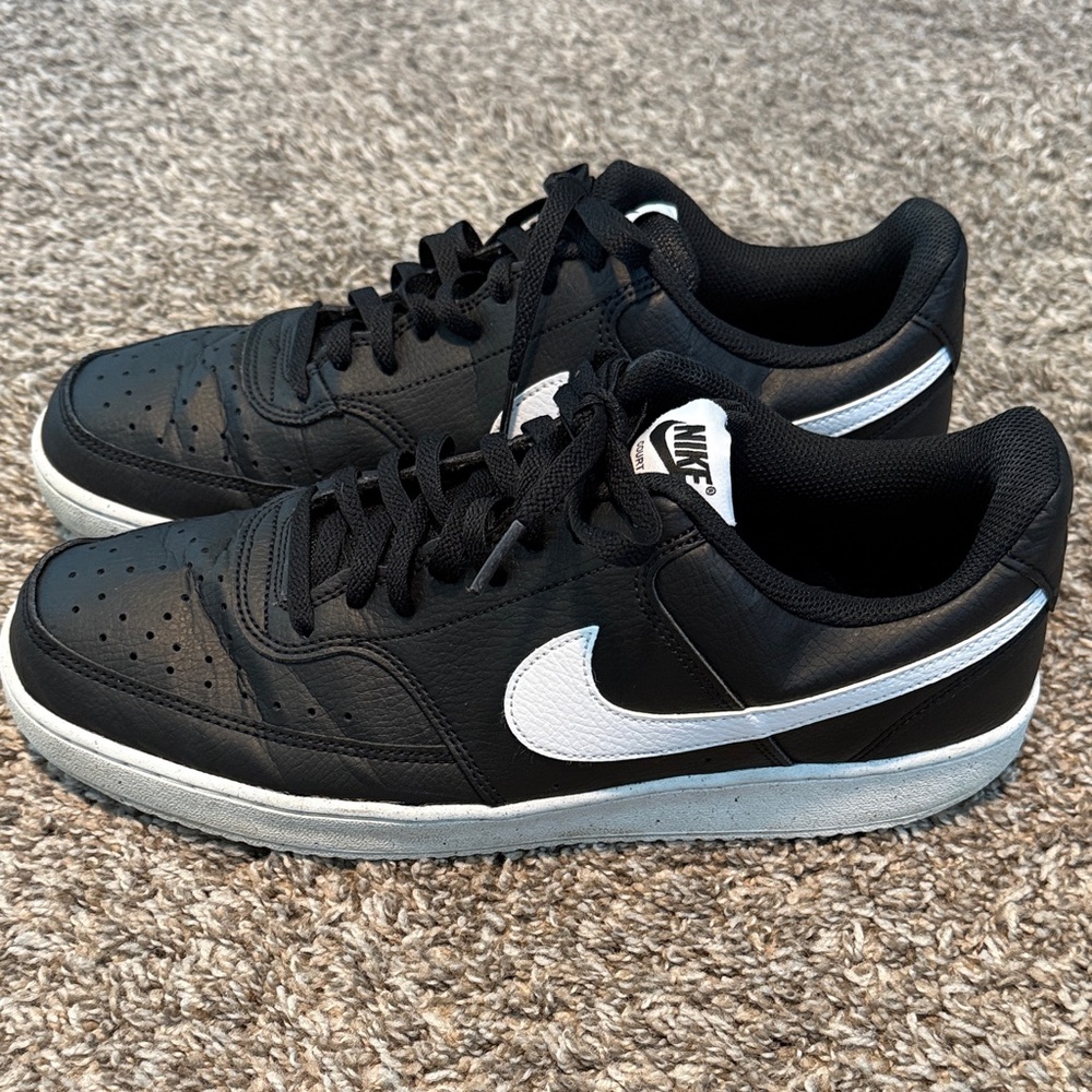 Nike Men's Black Sneakers with White Swoosh